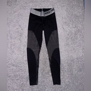 Nike Pro Women's Leggings Size XSmall  Black/Gold✨